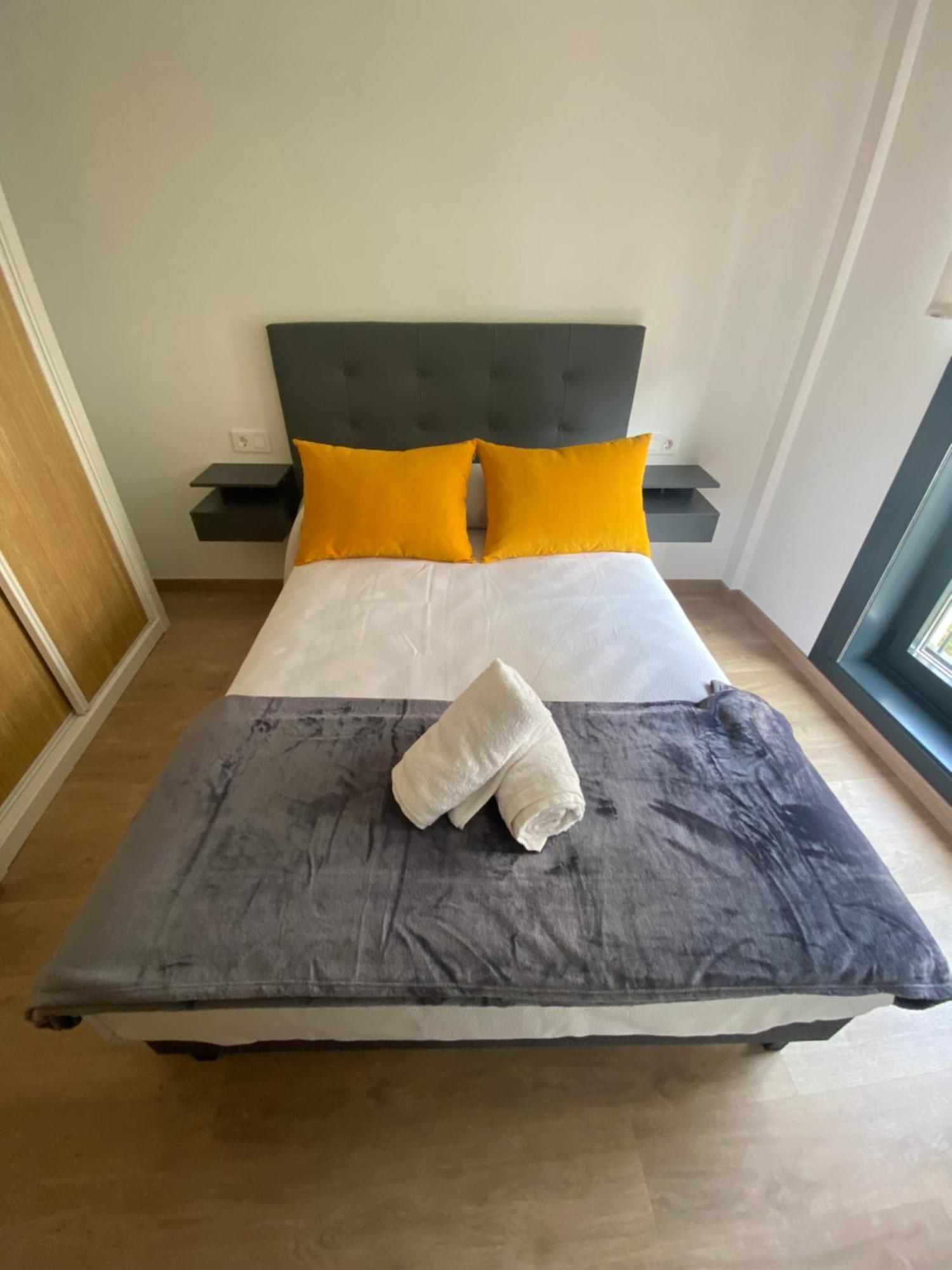 Apartamentos Luisa 圣地亚哥－德孔波斯特拉 外观 照片
